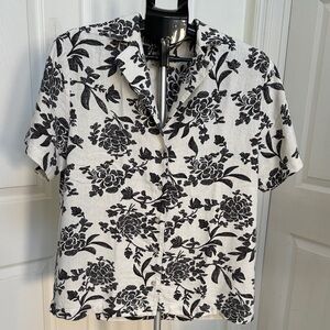 Universal Thread Women’s Linen Blend Black and Cream Floral Button-Down Shirt